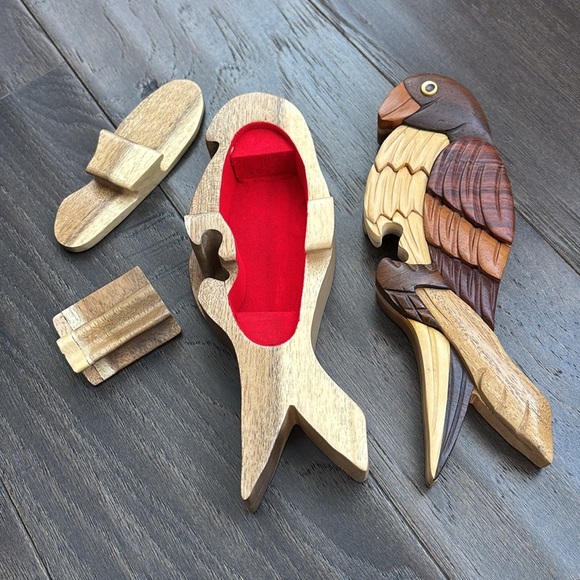 Handmade multi wood carved parrot puzzle box,secret velvet lined compartment - Picture 6 of 10